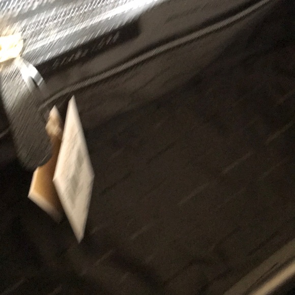 Michael Kors Jet Set Tote - Picture 5 of 7